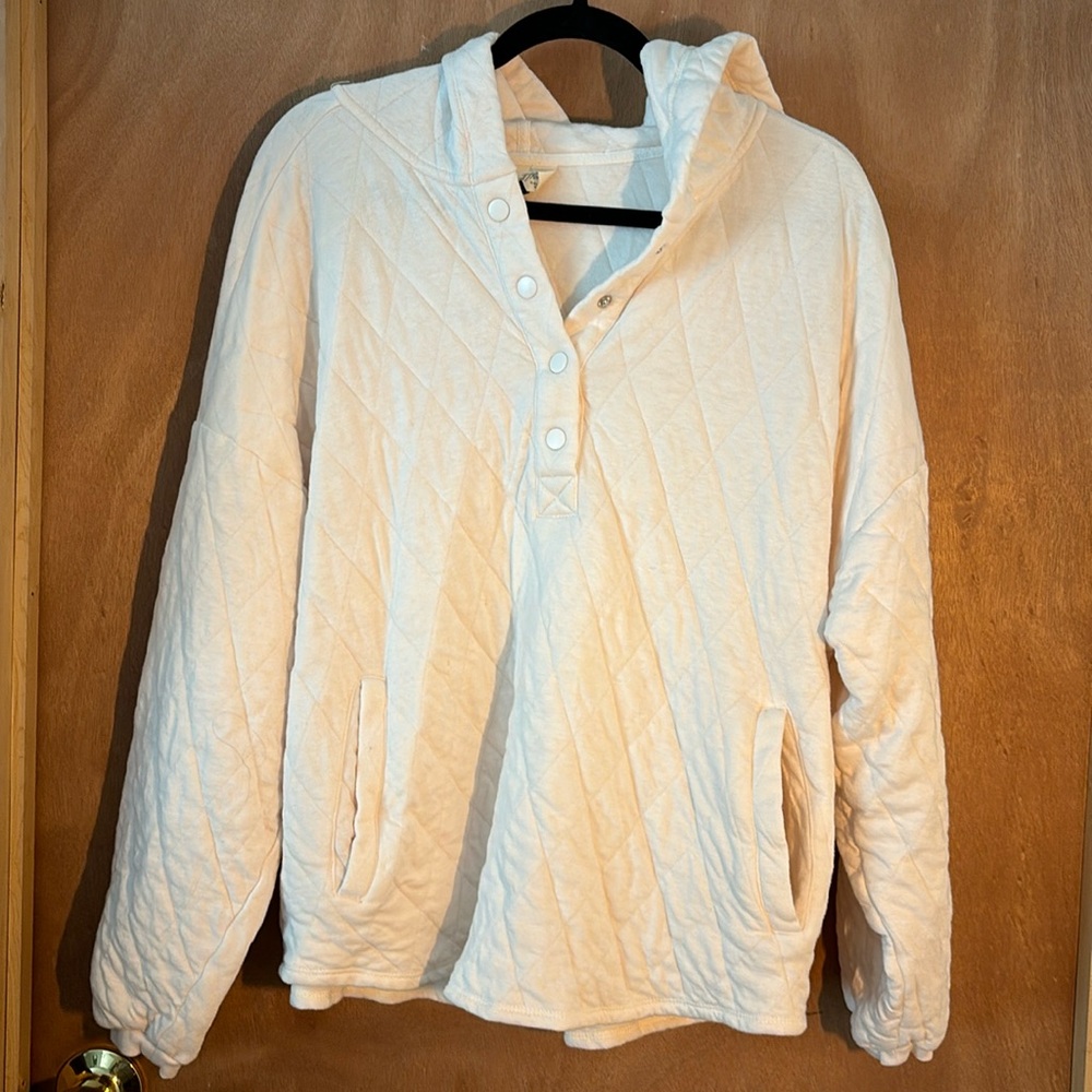 Universal Threads size XL cream quilted pullover some minor stains